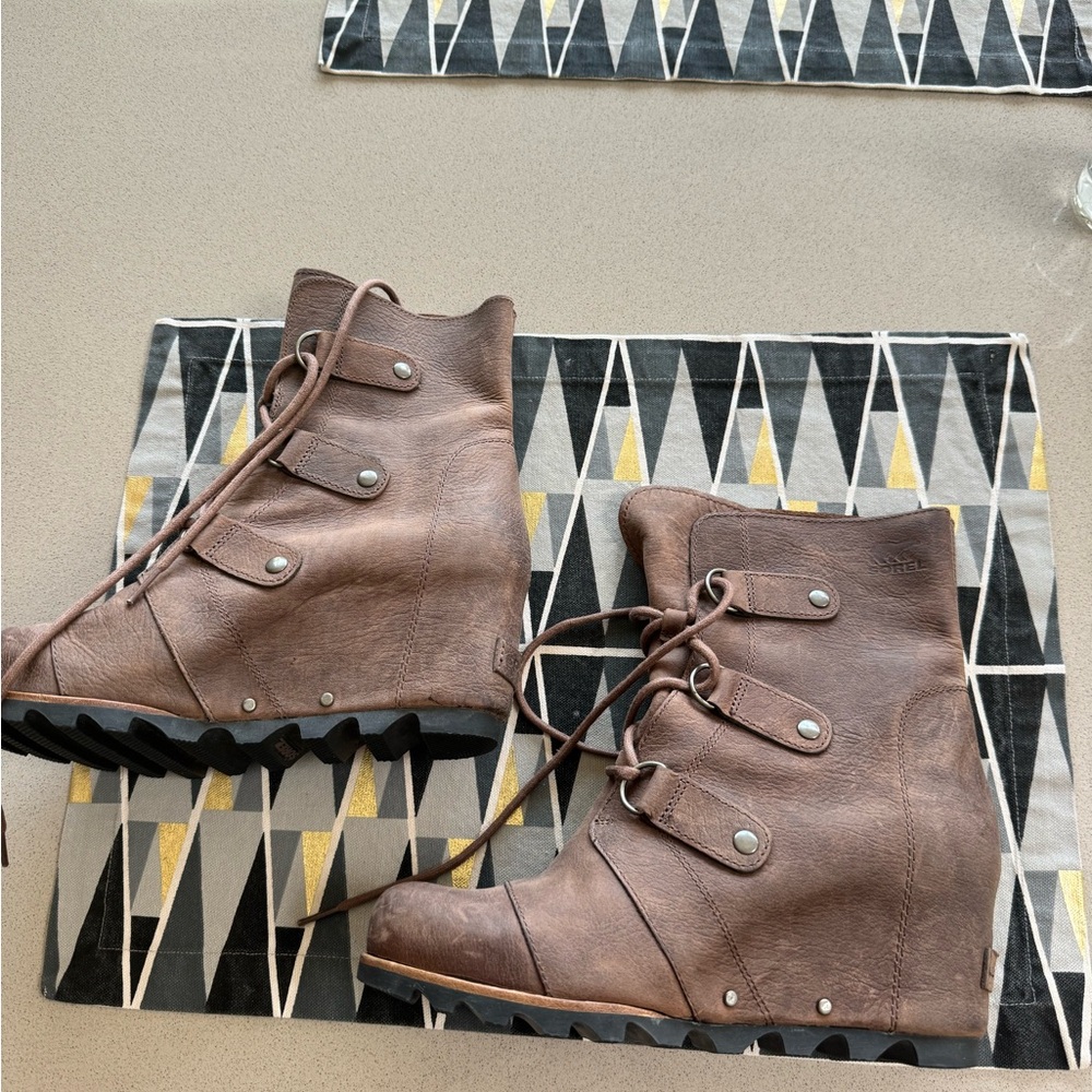 Never worn in perfect condition